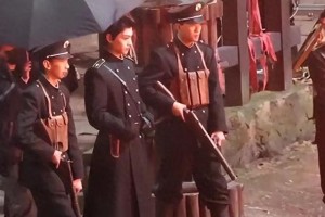丁禹兮片场救人事件：流量明星的真实一面