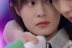 《玫瑰藏于盛夏》热播：绝症学霸与痞帅男高的催泪爱情