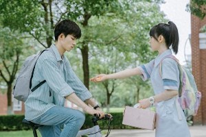 田曦薇新剧《初次爱你》：高糖校园暗恋甜宠剧来袭