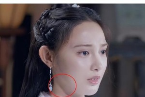 彭小苒穿搭秘诀：红色上衣如何穿出高级感