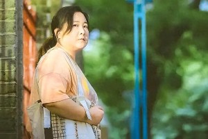 贾玲转型之路：从喜剧女王到拳击手的华丽蜕变
