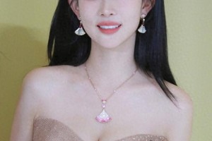 孟子义裸色抹胸裙惊艳亮相成都活动
