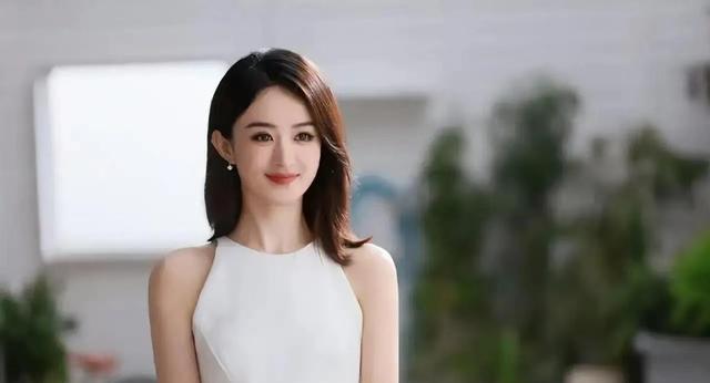 赵丽颖拖地裙摆造型