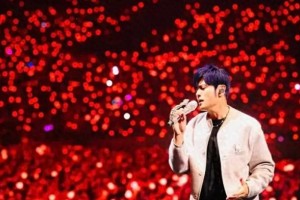 周杰伦演唱会引热议，周侯恋CP粉狂欢