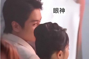 刘亦菲陈晓颁奖礼互动引热议，离婚后陈晓状态回春
