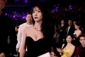 田曦薇甜美形象遭质疑 校园霸凌传闻引热议