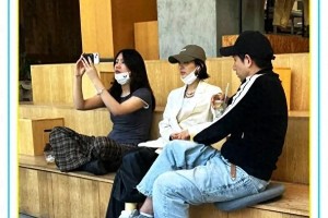 赵丽颖上海低调现身，与导演赵德胤疑似合作新片