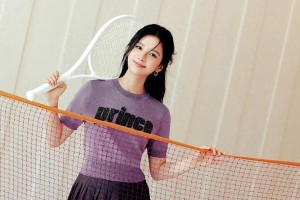 张婧仪最新写真集：优雅与时尚的完美结合